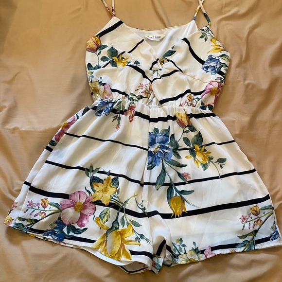 Peach love lined romper with cut out - Picture 2 of 6